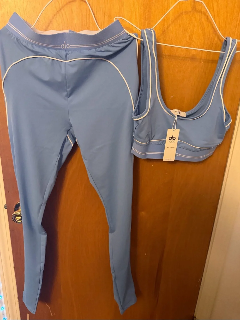 ALO Yoga women Periwinkle Leggings with White Piping